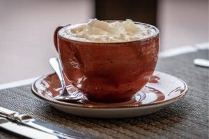 What is Espresso Con Panna? And 7 Step Delicious Home Recipe